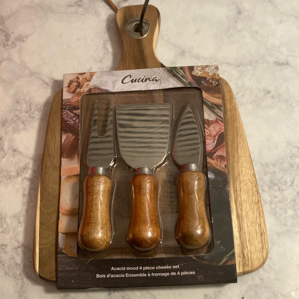 NWT CUCINA CHEESE BOARD WITH KNIVES